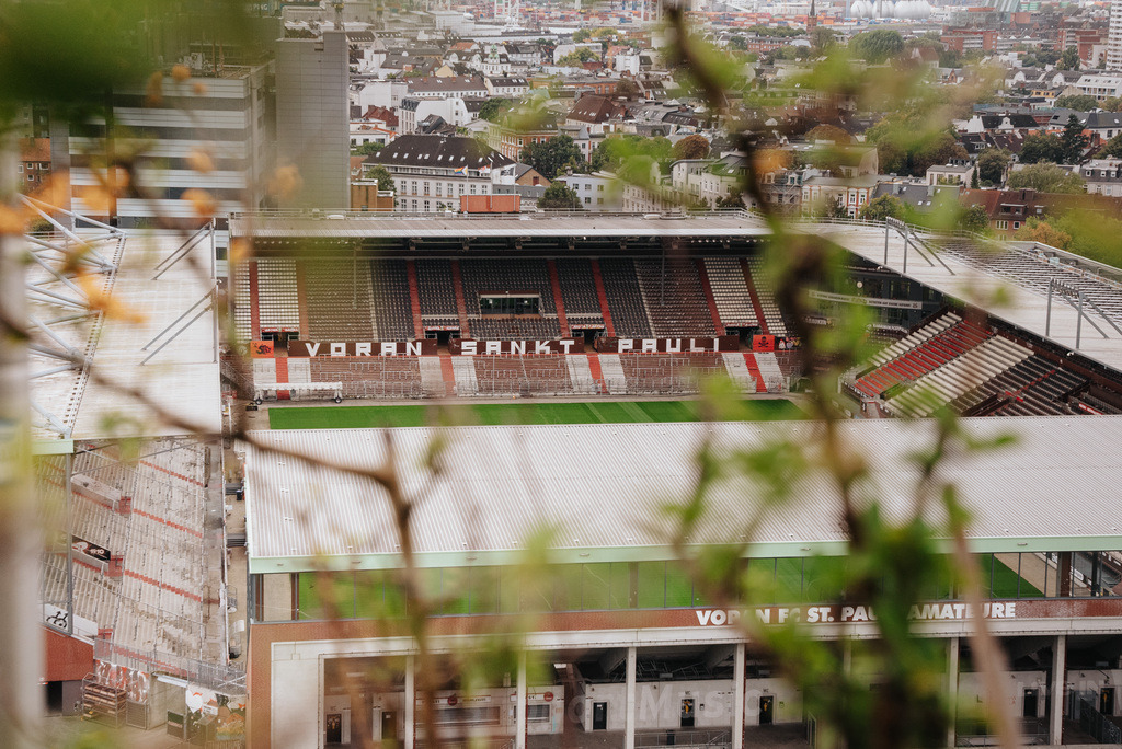 DSC00057 | Der offizielle Shop für FC St. Pauli Fotos. Wähle aus Spielszenen & Fanmomenten dein FCSP Wunschformat. Wir liefern Millerntor-Atmosphäre.