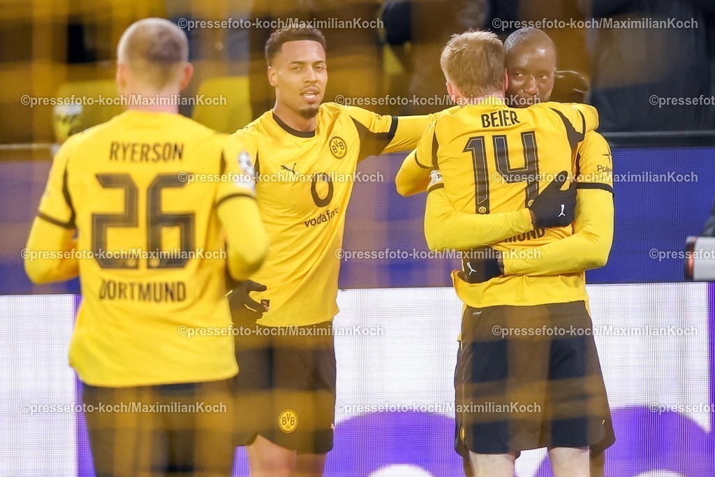 UCL17022601054 | 17.02.2026, Fußball, UEFA Champions League, Borussia Dortmund - Atalanta Bergamo, BVB Stadion, Play-Offs Hinspiel, Saison 2025 2026: Torjubel nach dem Tor zum 2:0 durch Torschütze Maximilian Beier&nbsp;(BVB #14)  zusammen mit  Serhou Guirassy&nbsp;(BVB #09) Julian Ryerson&nbsp;(BVB #26) Felix Nmecha&nbsp;(BVB #08)    Regulations prohibit any use of photographs as image sequences and or quasi-video.