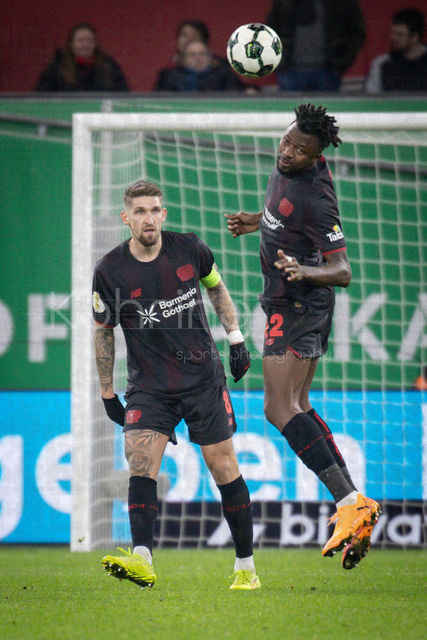 Bayer 04 Leverkusen vs. FC St. Pauli, 03.02.2026 | LEVERKUSEN, GERMANY - FEBRUARY 3:  Robert Andrich (Bayer 04 Leverkusen, 8) is observing Edmond Tapsoba’s (Bayer 04 Leverkusen, 12) header during the DFB Cup quarter-final match Bayer 04 Leverkusen vs. FC St. Pauli at BayArena on February 3, 2026 in Leverkusen, Germany. (Photo by Axel Kohring/Beautiful Sports Int.)DFL REGULATIONS PROHIBIT ANY USE OF PHOTOGRAPHS AS IMAGE SEQUENCES AND/OR QUASI-VIDEO.