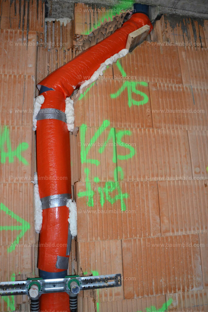 bib-lg15-sanitaer-0073 | Nach LV-Leistungsgruppen sortierte Detailfotos über den Bau eines Hauses. Alle Hausbau-Bilder direkt vom Urheber und Autor der Website Haus-Selber-Bauen.com