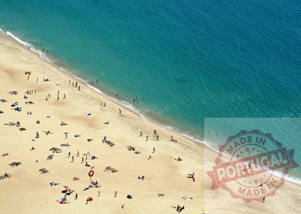 Aerial view of people enjoying beach and turquoise ocean | People relaxing and swimming on a crowded summer beach, seen from above - Realized with Pictrs.com