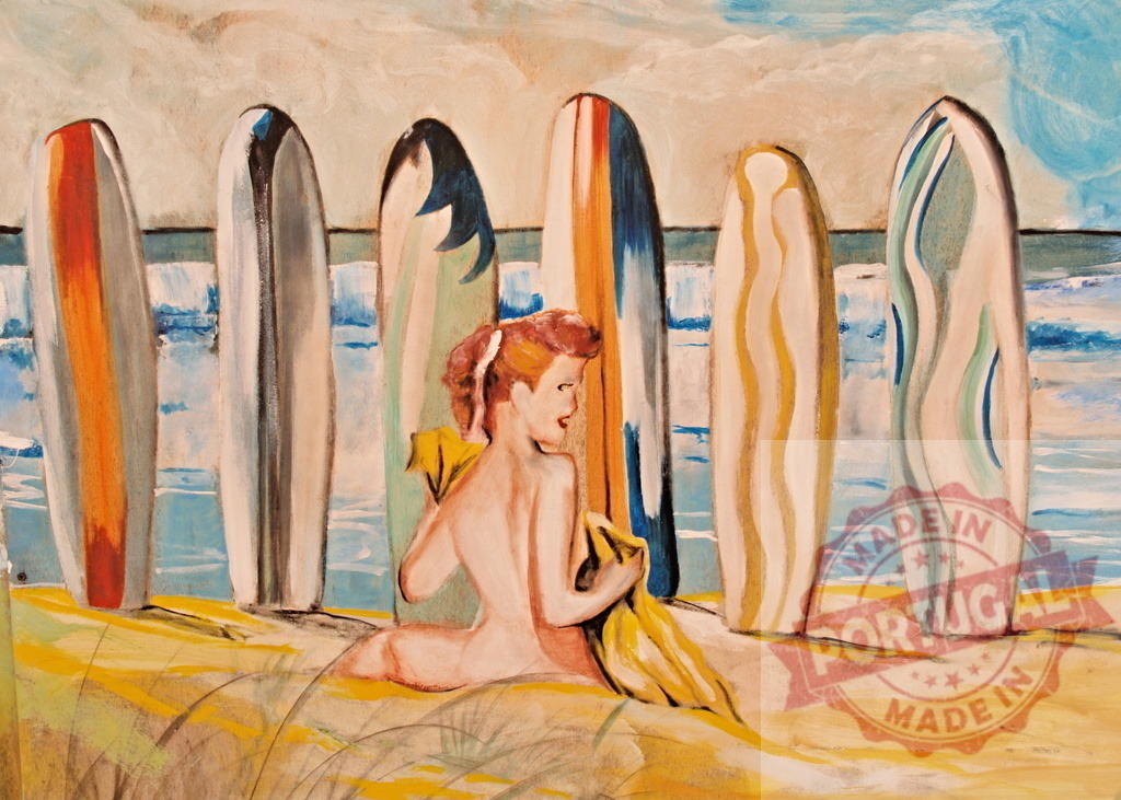 Surfer girl drying off on the beach with surfboards and ocean waves | Painting of a surfer girl drying off on the beach with surfboards and ocean waves in the background - Realisiert mit Pictrs.com