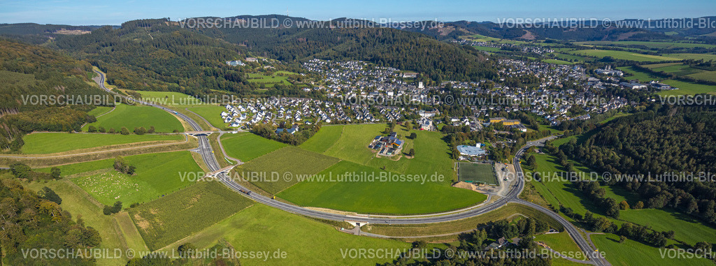 Schmallenberg230910687BadFredeburg | Luftbild, Baustelle und Neubau der Umgehungsstraße L776n Richtung Gellinghausen, SauerlandBad und Sportplatz, Fredeburg, Schmallenberg, Sauerland, Nordrhein-Westfalen, Deutschland