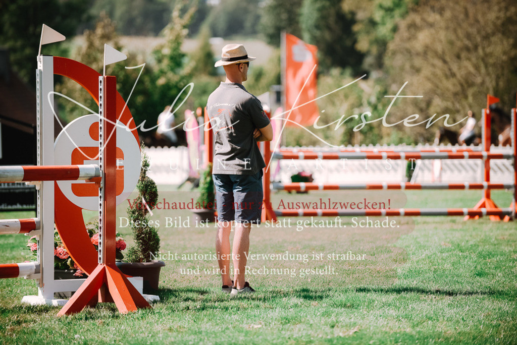 DSC_3403 | Pferde- und Turnierfotografie in Westsachsen. Pferdeportraits, Auftragszeichnungen und intuitive Kunst.