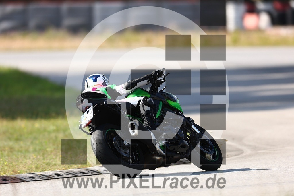 0023-20250714_01978 | Schöne Erinnerungen an spannende Momente - das festzuhalten ist unser Job. PIXELrace.de ist seit 2003 auf den Rennstrecken Europas unterwegs um die Action draußen beim Fahren und die wunderbare Stimmung imm Fahrerlager für euch einzufangen.