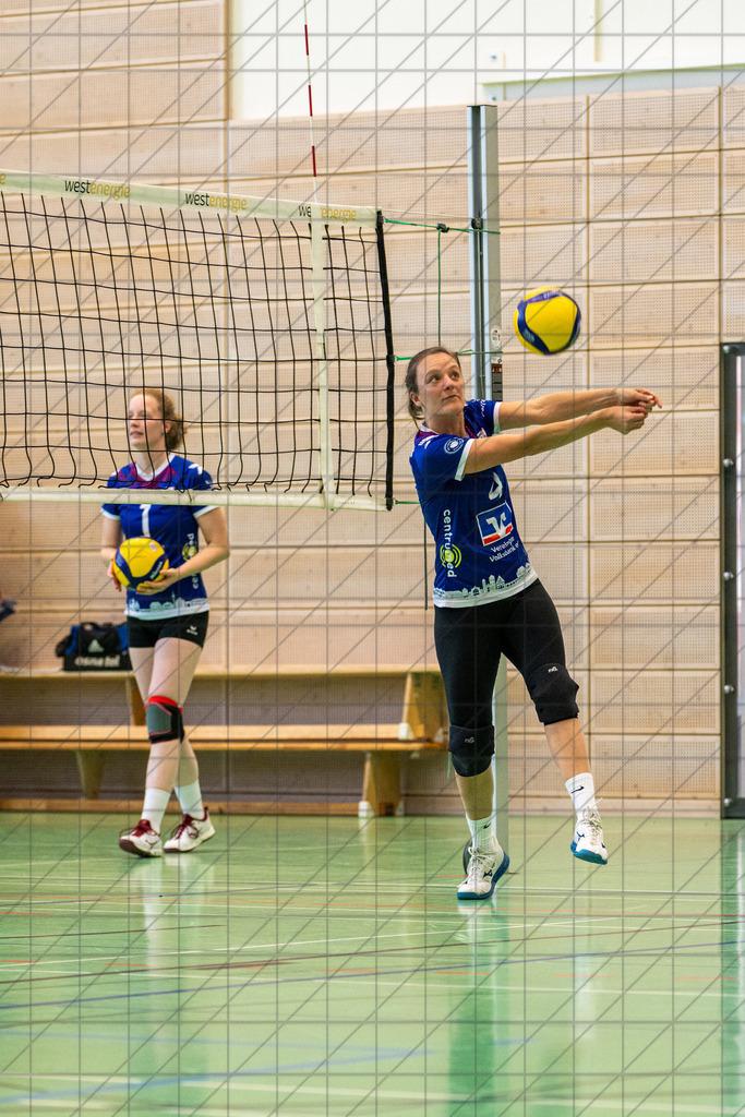 2. VBL Nord 25/26 | VC Osnabrück | Trainingsimpressionen | BARTHOLOMÄUS Julia (Volleyballclub Osnabrück e.V. #4)//  01.09.25: 2. VBL Nord 25/26 | VC Osnabrück | Trainingsimpressionen / Osnabrück / Deutschland  //   CREDIT:www.bullenfotos.de, Martin König, Hörner Weg 40, D-49078 Osnabrück, +4917663732967 // Nutzung und Weitergabe nur zu den vereinbarten Zwecken. Presseanfragen an Ersteller. Alle Rechte beim Ersteller. Honorierung nach MFM. - Realisiert mit Pictrs.com