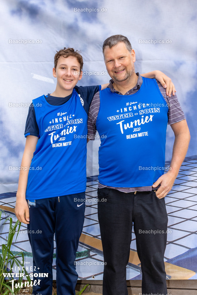 2022-00063143-Vater-Sohn-Turnier-Teamfotos-2 | 26.05.2022; Berlin Foto: Gerold Rebsch - www.beachpics.de