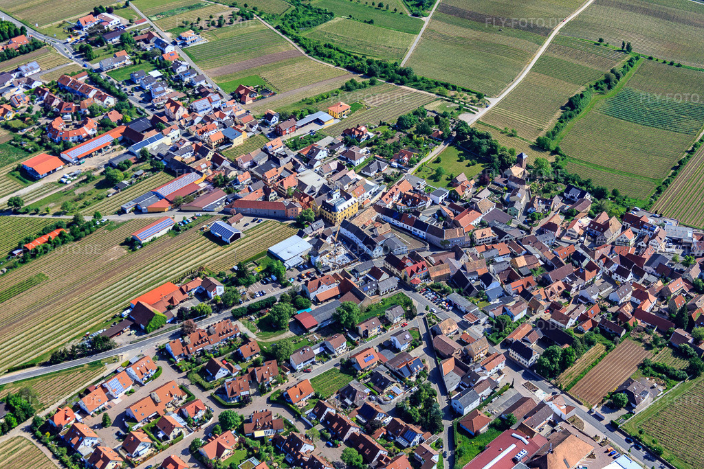 Luftbild: Ortsansicht von Südwesten in Herxheim am Berg im Bundesland Rheinland-Pfalz in Deutschland. Foto: IMG_078724.jpg vom 13.05.2015 durch Werner Riehm/FLY-FOTO.de