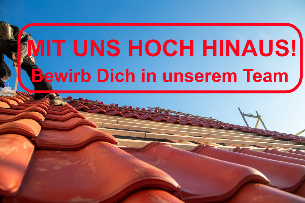 Dachdecker gesucht (Vorlage) | Wir suchen Dich (Dachdecker): Text MIT UNS HOCH HINAUS BEWIRB DICH IN UNSEREM TEAM  auf dem Bild von einer Dacheindeckung (Vorlage Mitarbeitersuche) - Realisiert mit Pictrs.com