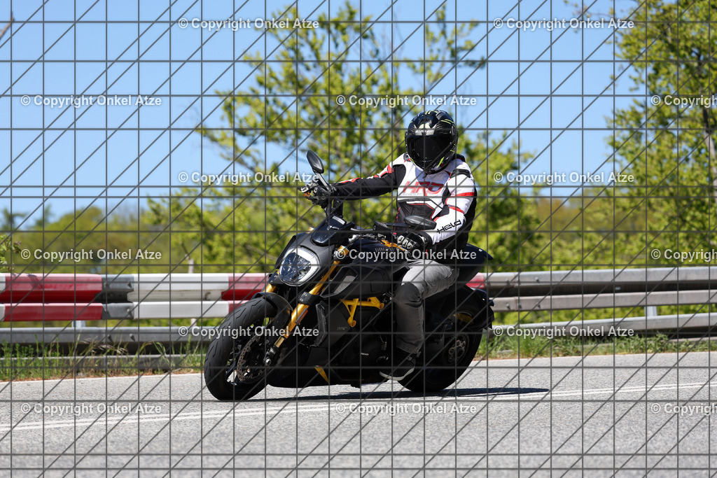 IMG_9950 | Fotograf am Kyffhäuser. Onkel Atze. Kyffhäuser Rennstrecke. Café36. Motorsportfotografie. - Realisiert mit Pictrs.com