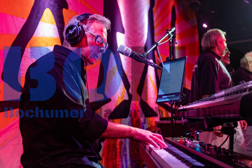 SES_GBAZEC20241227-92 | bond - Realisiert mit Pictrs.com