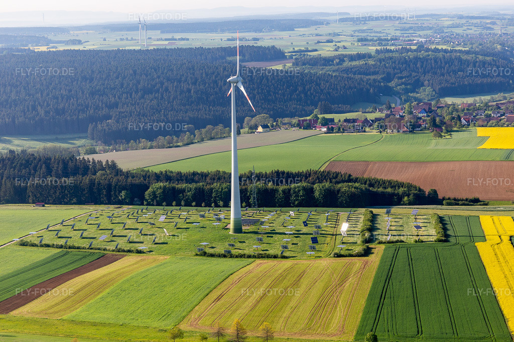 Luftbild: Windkraft- und PV-Anlage in Alpirsbach im Bundesland Baden-Württemberg in Deutschland. Foto: IMG_114396.jpg vom 30.05.2019 durch Werner Riehm/FLY-FOTO.de