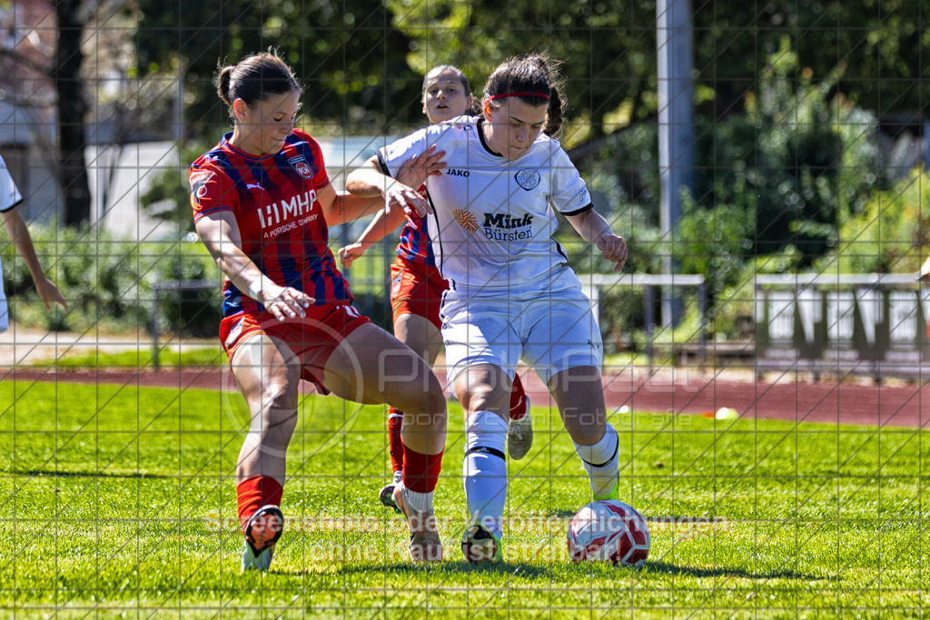 20260906_123442_0290-Bearbeitet_(c)_by_PhotoPeet | Lena Scheuring (1.FC Donzdorf #10) 1.FC Donzdorf (weiß) vs. 1.FC Heidenheim 1846 (rot), Fußball, Frauen-Verbandspokal Gruppe 2, 2. Runde, Saison 2026/2027, Rasenplatz Lautertal Stadion, Süßener Straße 16, 73072 Donzdorf, 06.09.2026 - 11:00 Uhr,Foto: PhotoPeet / Sport- &amp; Eventfotografie / Peter Harich