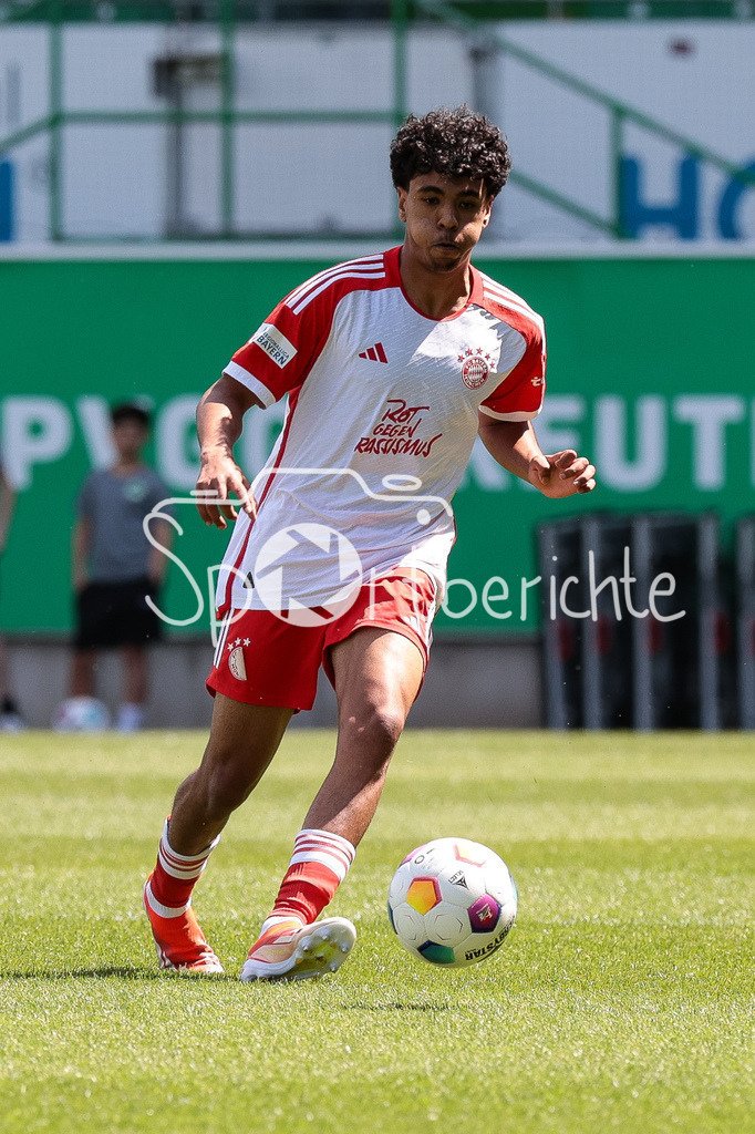 SpVgg Greuther Fürth II - FC Bayern Amateure | am Ball Adam AZNOU BEN CHEIKH (FCB #53) / Freisteller / Einzelfoto