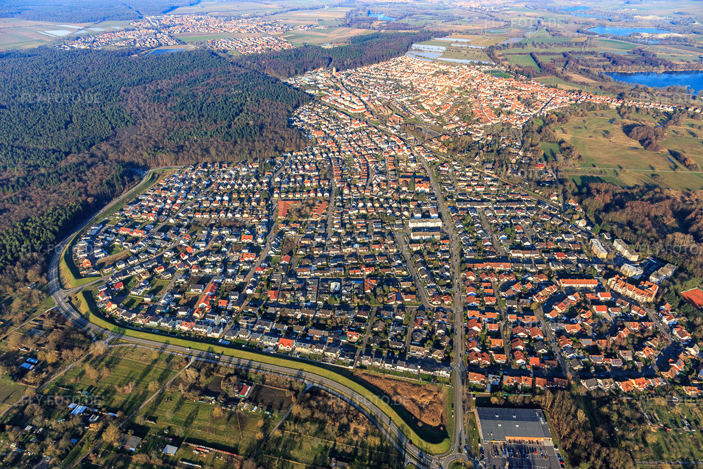 Luftbild: Ortsansicht von Süden in Jockgrim im Bundesland Rheinland-Pfalz in Deutschland. Foto: IMG_120060.jpg vom 07.02.2020 durch Werner Riehm/FLY-FOTO.de