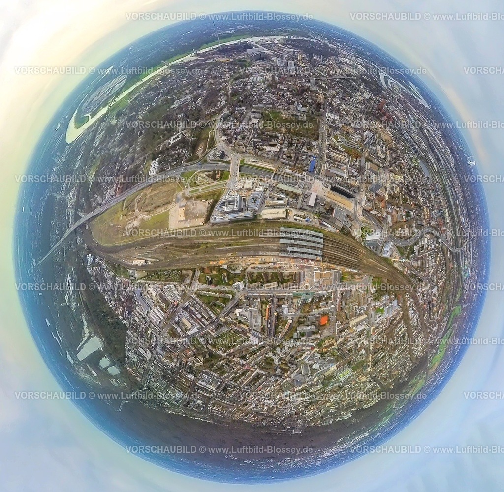 Duisburg230328_16HauptbahnhofCity | Luftbild, City mit Königstraße, Hauptbahnhof, Baugelände Alter Güterbahnhof, Großbaustelle Bahnhofsvorplatz Ost, Erdkugel, Fisheye Aufnahme, Fischaugen Aufnahme, 360 Grad Aufnahme, Altstadt, Duisburg, Ruhrgebiet, Nordrhein-Westfalen, Deutschland