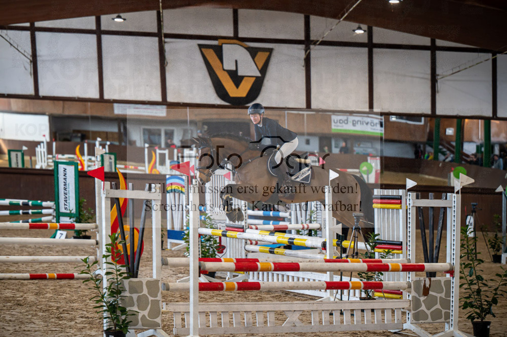 Hallenreittunier Voxtrup 2023 | Entdecke hochwertige Reitturnierfotos von Foto Oger. Professionell, emotional und authentisch – jetzt Lieblingsmomente im Shop bestellen.Deutschlandweite Turnierfotografie. - Realisiert mit Pictrs.com