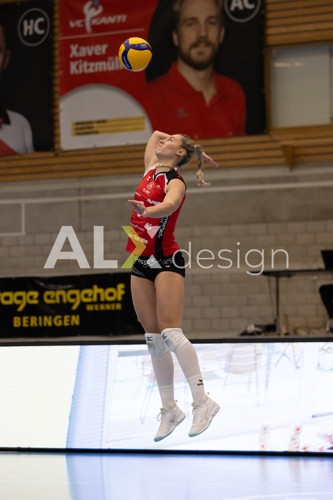 Volleyball I Frauen I Saison 2025-2026 I Volleyball NLA | Women I 1/4 Finals I VC Kanti Schaffhausen - BIWI Volleyball Franches-Montagnes I 21.02.2026 | 8 Lina-Marie Lieb (DE) (VC Kanti Schaffhausen) – Aussen - Realisiert mit Pictrs.com