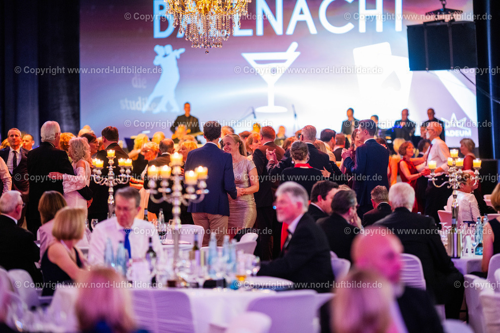 Stader Ballnacht_ELS_0813070326 Kopie | Luftbilder aus Norddeutschland. Die große Luftbild Bilddatenbank von Sylt, Amrum, Föhr, Büsum, Cuxhaven, Hamburg, Bremen, Bremerhaven, Cuxhaven, Langeoog, Norderney, Borkum, Emden, Nordsee, Ostsee, Flensburg, Kiel, Stralsund, Rostock, Darß, Rügen, Usedom