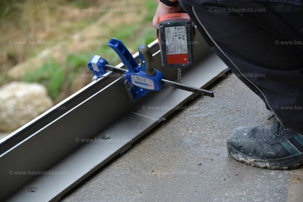 bib-lg24-metallbau-0014 | Nach LV-Leistungsgruppen sortierte Detailfotos über den Bau eines Hauses. Alle Hausbau-Bilder direkt vom Urheber und Autor der Website Haus-Selber-Bauen.com