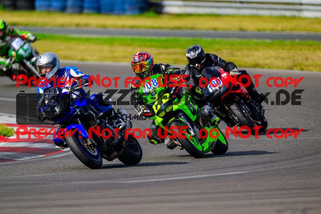 MaZZes_FotoMatrix_240724_6007705_2-381 | BLAU