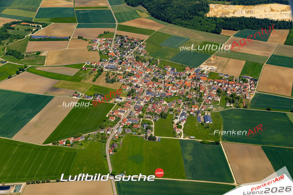 Die Luftaufnahme Mauren - Harburg wurde 2022 vom Flugzeug aus (keine Drohne) erstellt. Hohe Auflösung -für große Poster und Wandbilder geeignet - Garantiert!