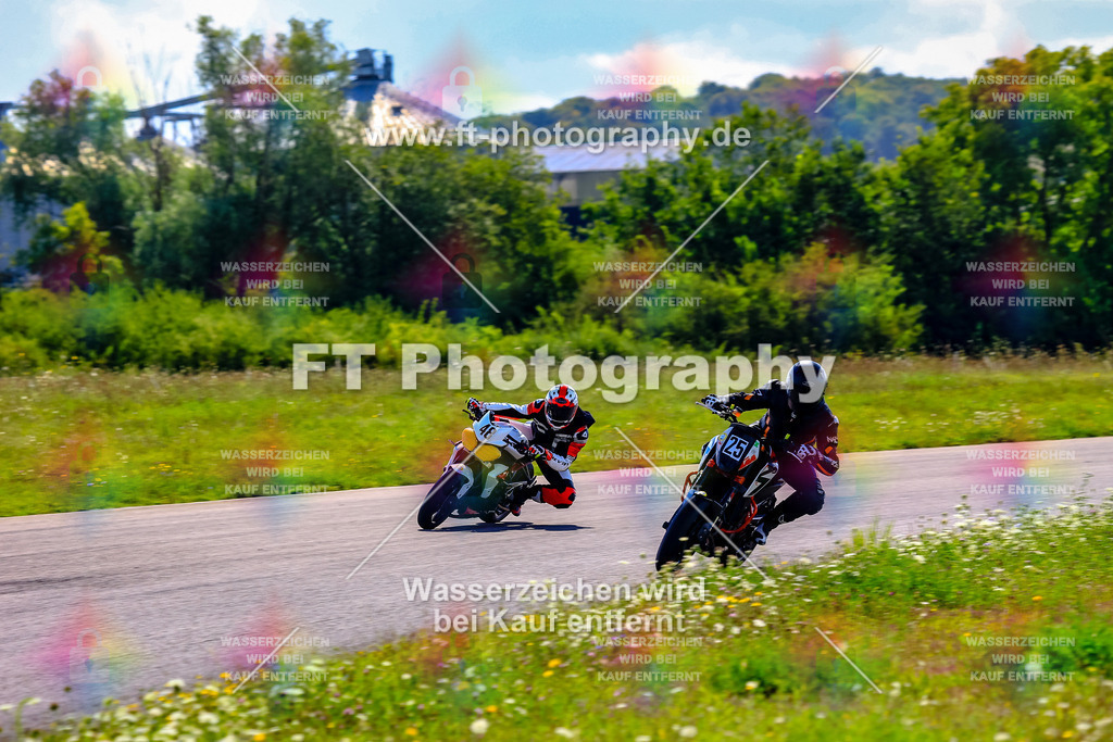 025-5584 | Hier findet Ihr Bilder von Touristenfahrten auf der Nürburgring Nordschleife oder von anderen Veranstaltungen die ich besucht habe. Viel Spass beim Durch Schauen 