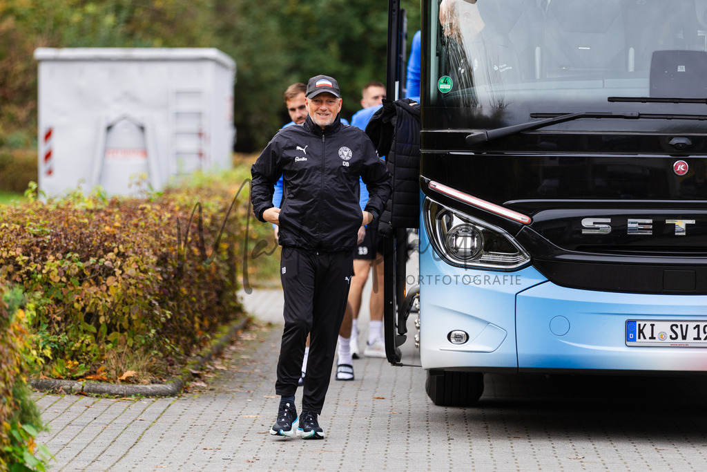 2. Bundesliga, Saison 2025/26, 11. Spieltag: SC Preußen Münster - Holstein Kiel | Münster, 31.10.2025: 2. Bundesliga, 11. Spieltag, Holstein Kiel schwitzt im Sportpark Gievenbeck in Münster an. Foto: sportfotografie.ms | Markus Paletta - Realisiert mit Pictrs.com