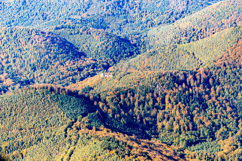 Vue aérienne: Wasigenstein à Niedersteinbach dans le département Bas Rhin, France. Photo: IMG_095093.jpg prise le 16/10/2016 par Werner Riehm/FLY-FOTO.euRésolution de l'original: 5472 x 3648 px