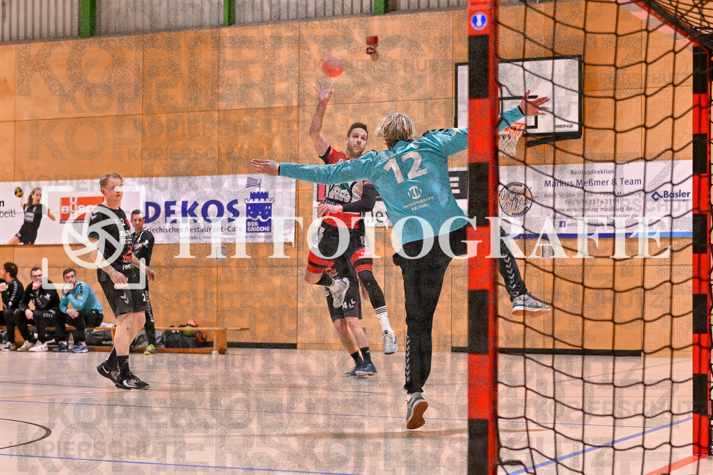 GER, SG Maulburg/Steinen - TV St. Georgen, Handball, Landesliga, 16. Spieltag, Saison 2023/2024, 17.02.2024 | Jakob Tiedtke (SG Maulburg/Steinen, #08) wirft den Ball am Kreis gegen Jannik Kaltenbach (TV St. Georgen/Schw., #12)

GER, SG Maulburg/Steinen - TV St. Georgen, Handball, Landesliga, 16. Spieltag, Saison 2023/2024, 17.02.2024

Foto: TH Fotografie/Thomas Hess
