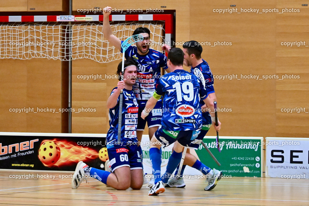 VSV Unihockey  vs. FBK Loka  | Jubel VSV Unihockey Mannschaft, #60 Thomas Unterweger VSV Unihockey, #19 Philipp Seiser VSV Unihockey, #30 Christoph Steiner VSV Unihockey, #6 Timo Schmid VSV Unihockey, VSV Unihockey  vs. FBK Loka , VSV Unihockey  vs. FBK Loka  am 25.01.2026 in Villach (Ballspielhalle St. Martin), Austria, (Photo by Bernd Stefan)