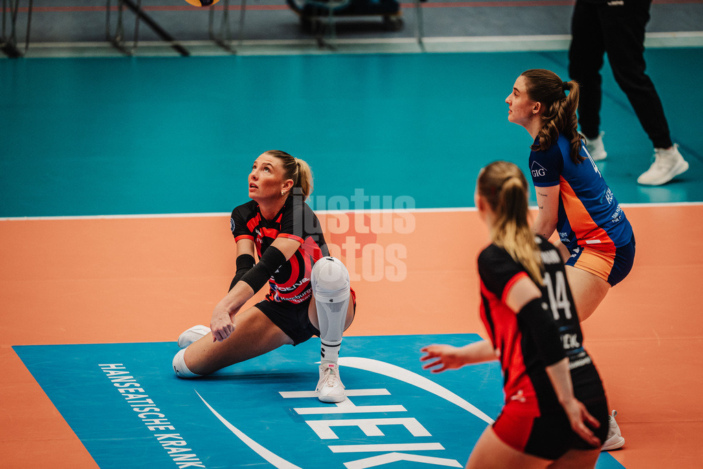Volleyball | Frauen | Saison 2025/2026 | Volleyball Bundesliga | ETV Hamburger Volksbank Volleys vs. VC Wiesbaden | 14.03.2026 | Annahme Lina Köster (#3, ETV Hamburger Volksbank Volleys)