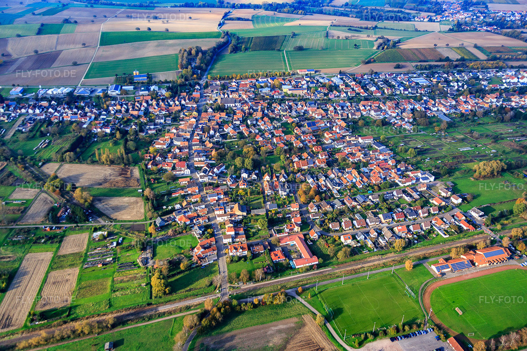 Luftbild: Dorfansicht aus Süden in Steinfeld im Bundesland Rheinland-Pfalz in Deutschland. Foto: IMG_075845.jpg vom 02.11.2014 durch Werner Riehm/FLY-FOTO.de