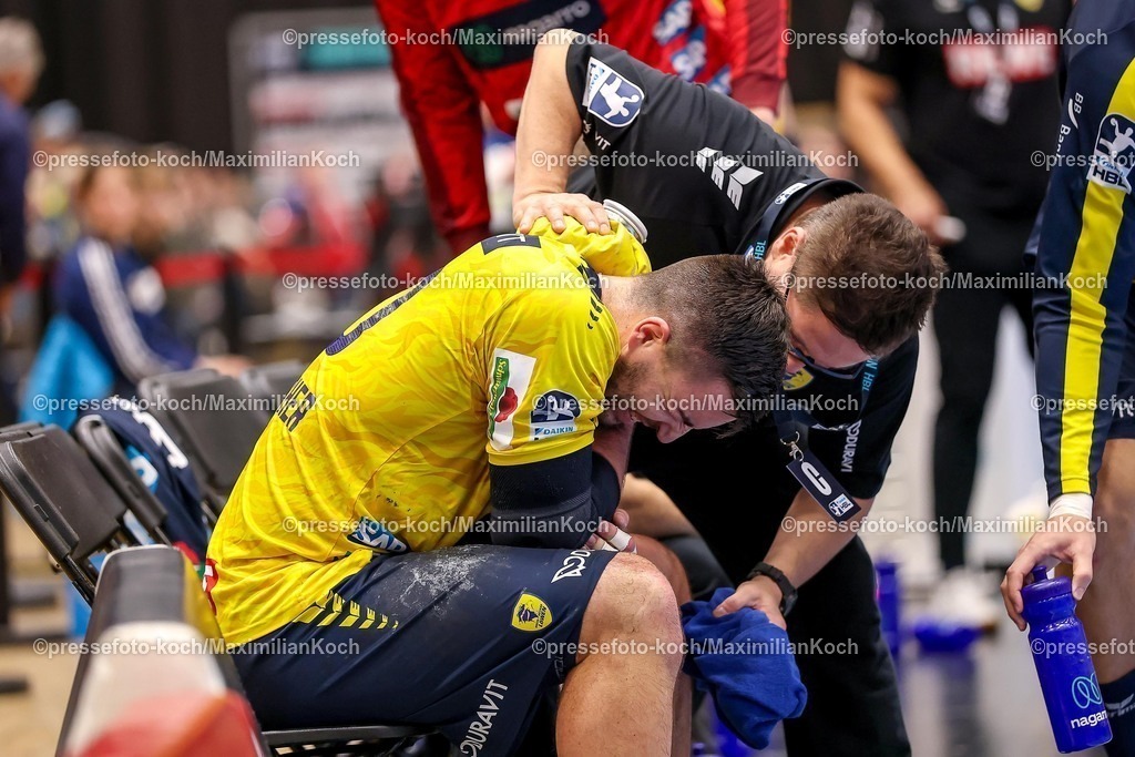 BHC16112501111 | 16.11.2025, Handball, HBL, Bergischer HC - Rhein-Neckar Löwen, Mitsubishi Electric HALLE Düsseldorf: Jannik Kohlbacher (Rhein-Neckar Löwen #80) mit Schmerzen in der Schulter 