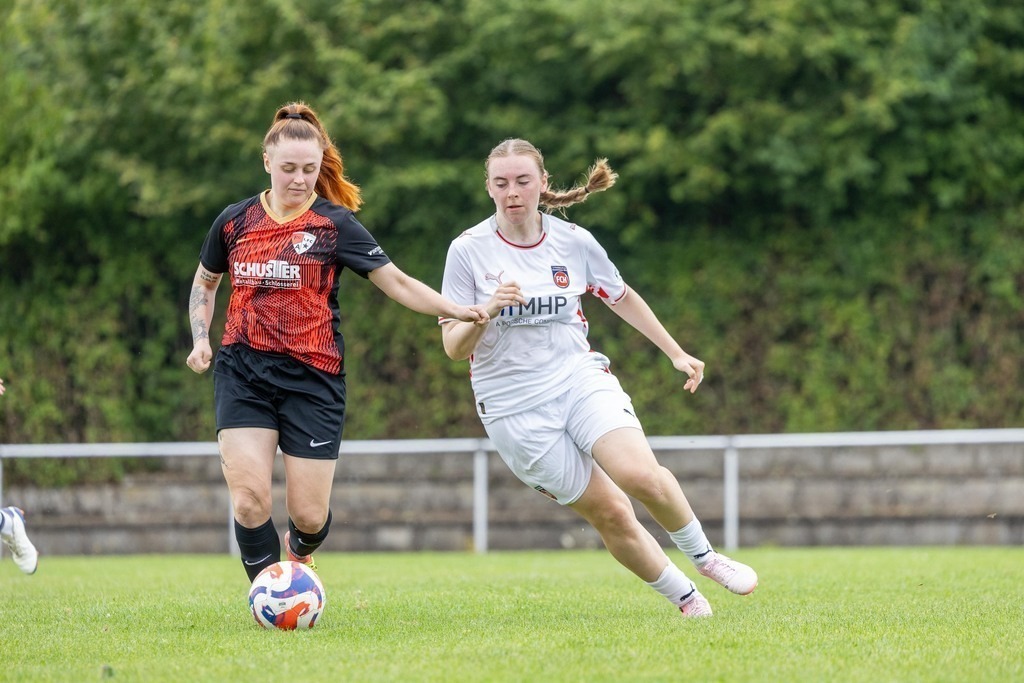 Fußball I FRAUEN I Saison 2025-2026 I Freundschaftsspiel I SGM Alfdorf-Mögglingen - 1FC Heidenheim 1846 I_250817_8224 | Fotopresso – Sportfotografie in Heidenheim & Umgebung. Professionelle Sportfotografie für unvergessliche Momente. Dynamische Action-Shots, emotionale Szenen & hochwertige Bilder. - Realisiert mit Pictrs.com