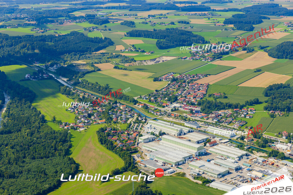 Lengloh Tacherting Bild- Das Luftbild wurde 2025 vom UL-Flugzeug heraus erstellt ( keine Drohne ) - Hochauflösende Luftaufnahme -Nicht vergleichbar mit Google Maps oder Satelittenbilder- Die Geschenkidee !Mit Lizenz und Bildrechte bestellbar