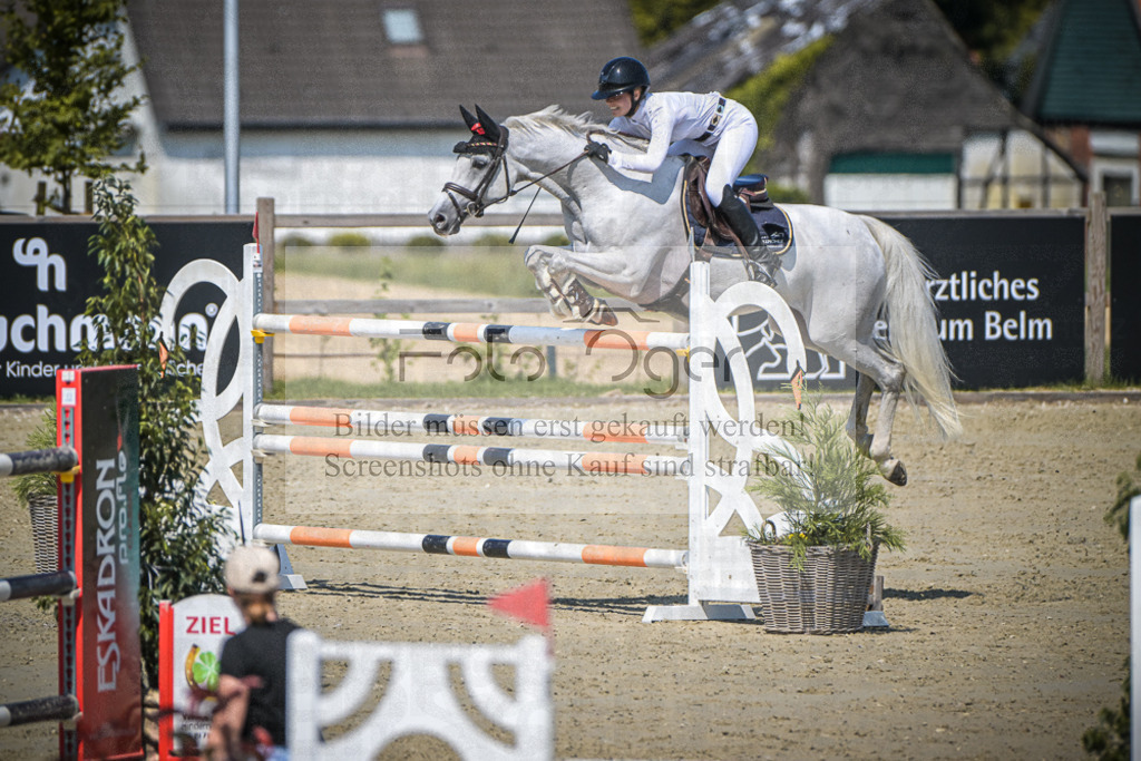 DOS_2310 | Entdecke hochwertige Reitturnierfotos von Foto Oger. Professionell, emotional und authentisch – jetzt Lieblingsmomente im Shop bestellen.Deutschlandweite Turnierfotografie. - Realisiert mit Pictrs.com