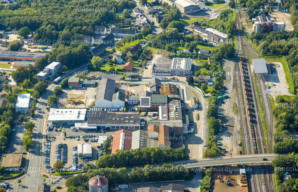 Beckum230804413 | Luftbild, Gewerbegebiet Vorhelmer Straße und Römerstraße, Mercedes-Benz Senger Südwestfalen GmbH, DI MATTEO Group - Headoffice, Ehrhardt Stahl & Maschinenbau GmbH, Bahnlinie mit Güterwaggons, Beckum, Münsterland, Nordrhein-Westfalen, Deutschland