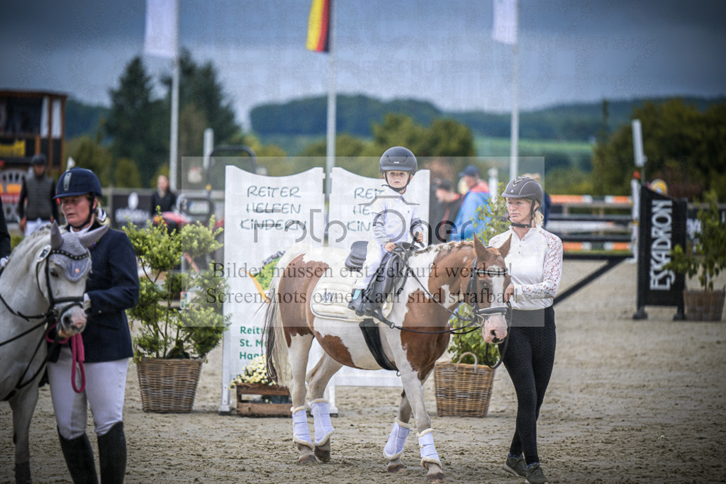 DOS_0359 | Entdecke hochwertige Reitturnierfotos von Foto Oger. Professionell, emotional und authentisch – jetzt Lieblingsmomente im Shop bestellen.Deutschlandweite Turnierfotografie. - Realisiert mit Pictrs.com
