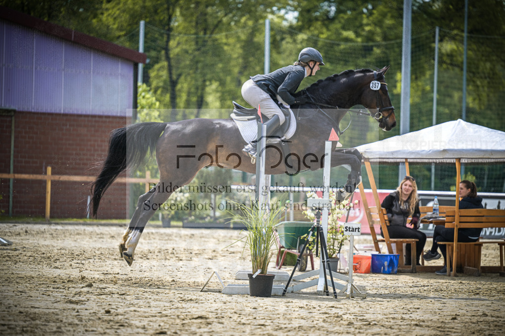DOS_0382 | Entdecke hochwertige Reitturnierfotos von Foto Oger. Professionell, emotional und authentisch – jetzt Lieblingsmomente im Shop bestellen.Deutschlandweite Turnierfotografie. - Realisiert mit Pictrs.com