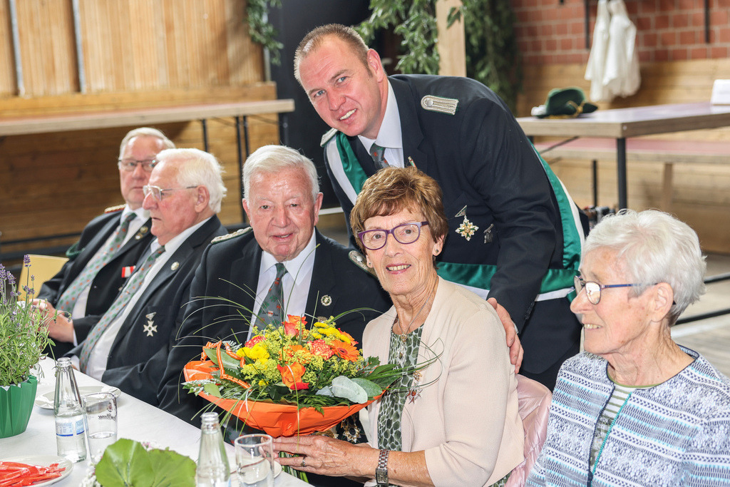 top-top.de 20240705-037 | Foto, Video, Fotografie, Videografie, Fotobox, DJ, Discjockey, Musik, Musikbox, Veranstaltung, Photobooth, Amazon, Ebay, Buchtipp, Bestseller, Autor, Verlag, Buch, Wesel, Hamminkeln, NRW, Dinslaken, Rees, Drohne, Hochzeit, Party, Fotobox, Wesel, Fotograf