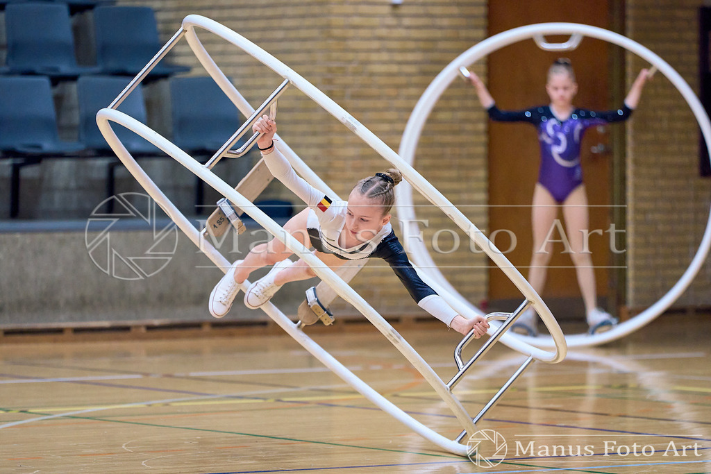 2024-11-09-1-D-DSC02097 | Professionelle Sportfotografie in Hamburg, Schleswig-Holstein und Niedersachsen – spezialisiert auf Rhönrad, Geräteturnen, Leistungsturnen und rhythmische Sportgymnastik. Bundesweite Begleitung von Rhönrad-Events. Jetzt Sport-Fotos - Realisiert mit Pictrs.com