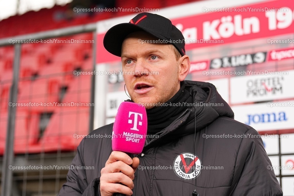 xYDRx06122501011 | 06.12.2025, xydrx, Fußball, 3.Liga, FC Viktoria Köln - SSV Ulm 1846, Saison 2025 2026, Sportpark Höhenberg:  Marian Wilhelm (Cheftrainer FC Viktoria Köln)      DFB regulations prohibit any use of photographs as image sequences and or quasi-video.Photo: xYannisxDreimannxPressefotoKochx