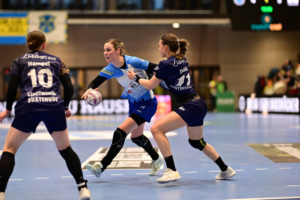 Handball I Frauen I Saison 2025-2026 I 14. HBF I 1. Spieltag I Buxtehuder SV - Sport-Union Neckarsulm | Bruggeman Annefleur (11, Neckarsulmer Sport-Union) Isabelle Dölle (11, Buxtehuder Sportverein) - Realisiert mit Pictrs.com