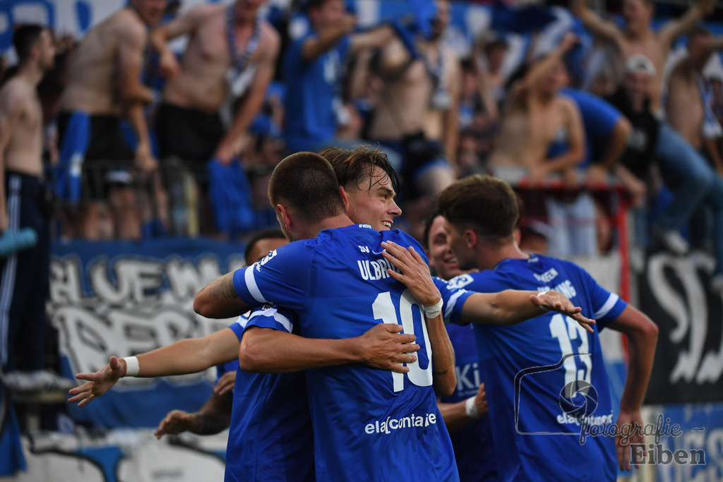SV Meppen-VfB Lübeck | Herren Regionalliga Nord; SV Meppen (blau)-VfB Lübeck (weiß) am 01.08.2025 in Meppen (Hänsch-Arena), Photo: Philip Eiben 2025 - Realisiert mit Pictrs.com
