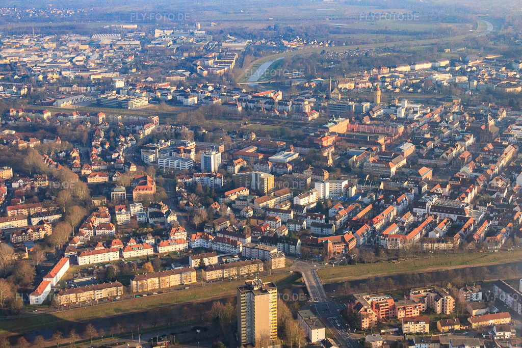Luftbild: Ortsansicht von Westen in Rastatt im Bundesland Baden-Württemberg in Deutschland. Foto: IMG_61970.jpg vom 31.01.2014 durch Werner Riehm/FLY-FOTO.deAuflösung des Originals: 4265 x 2843 px