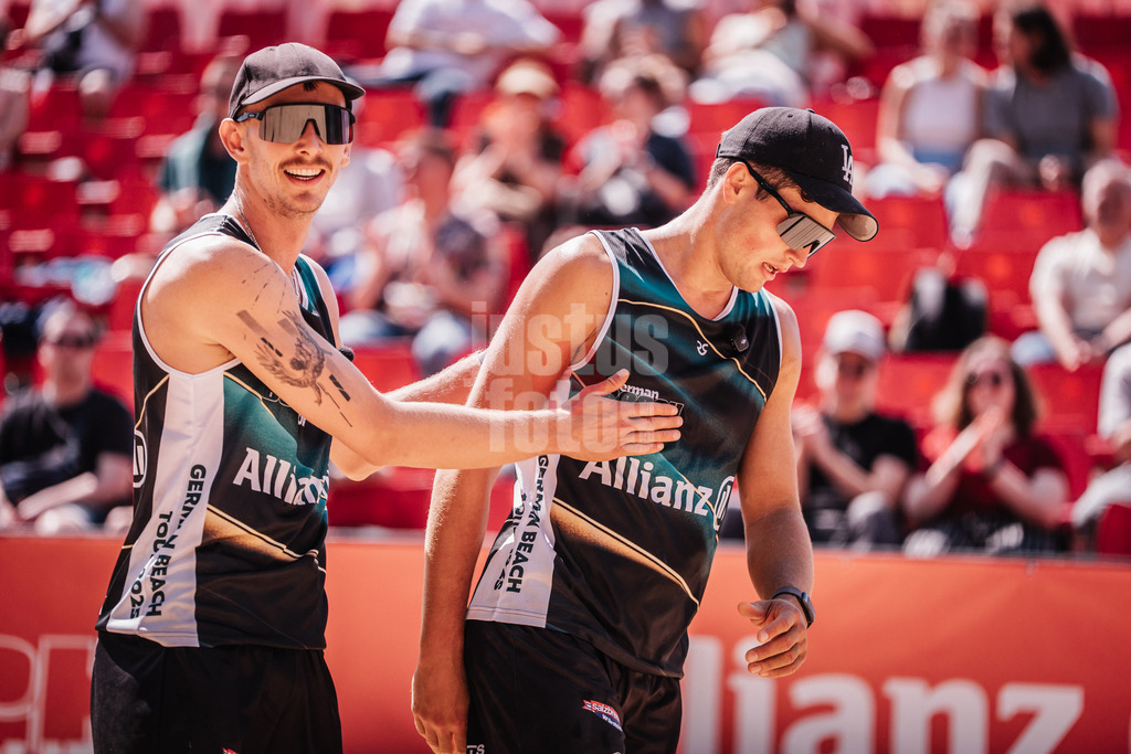 Beachvolleyball | Männer | Allianz German Beach Tour 2025 | Tourstop Düsseldorf | 09.05.2025 | v.l. Lukas Pfretzschner und Sven Winter