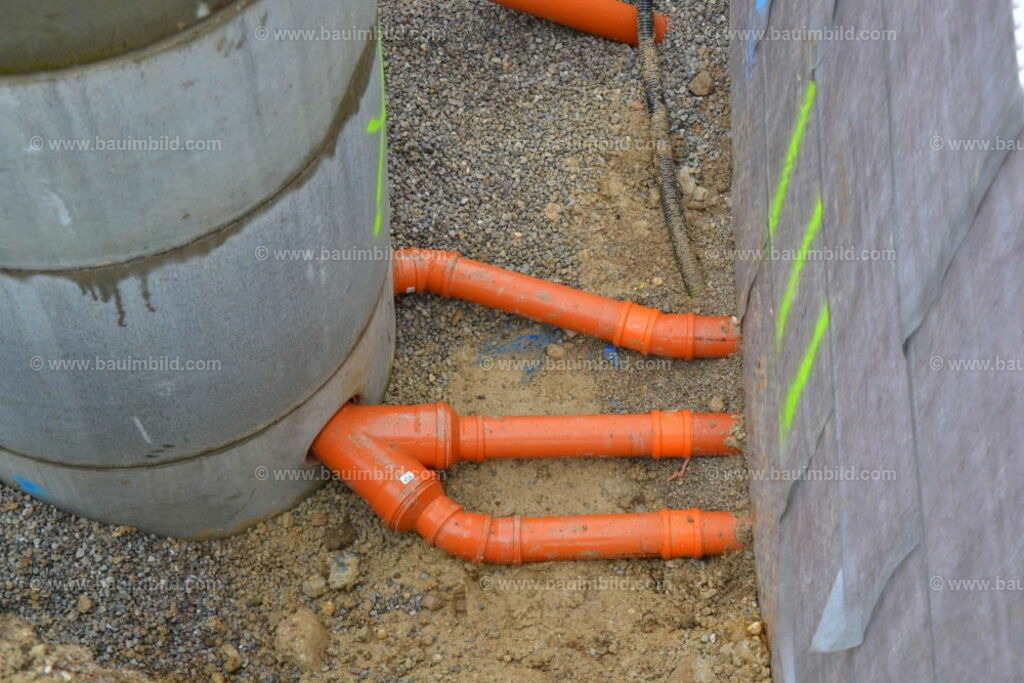 bib-lg03-abwasserkanal-0066 | Nach LV-Leistungsgruppen sortierte Detailfotos über den Bau eines Hauses. Alle Hausbau-Bilder direkt vom Urheber und Autor der Website Haus-Selber-Bauen.com