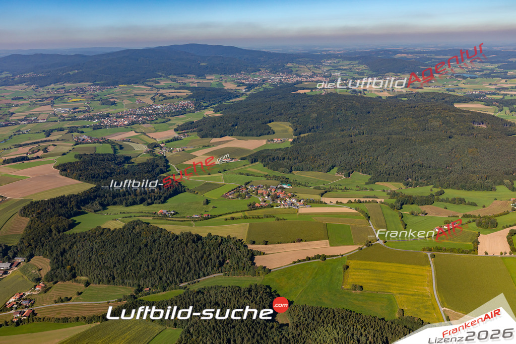 Die Luftaufnahme Tretting - Arnschwang wurde 2021 mittels Flugzeug (keine Drohne) erstellt. Hohe Auflösung -für große Poster und Wandbilder geeignet!