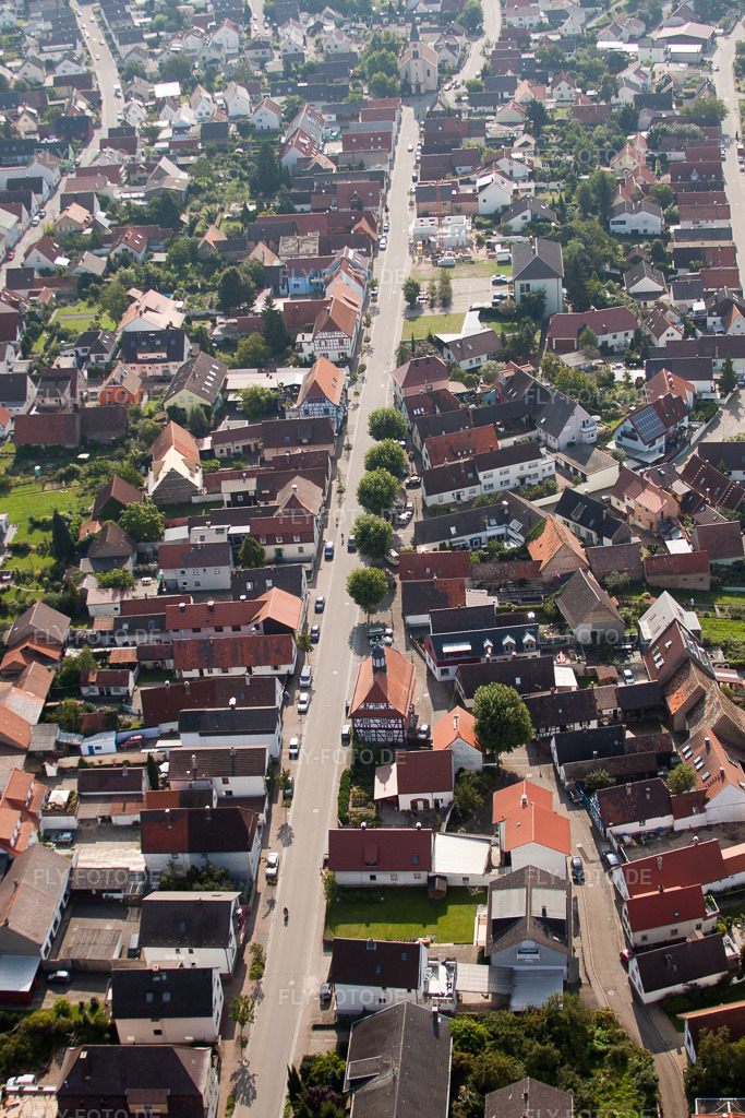 Luftbild: Leopoldstr im Ortsteil Leopoldshafen in Eggenstein-Leopoldshafen im Bundesland Baden-Württemberg in Deutschland. Foto: IMG_33225.jpg vom 05.09.2010 durch Werner Riehm/FLY-FOTO.de